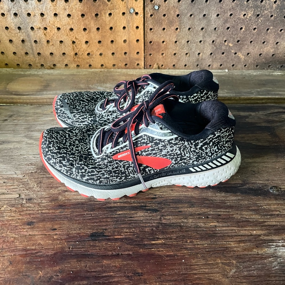 Brooks Adrenaline GTS 20 Running Shoe Sz 6.5